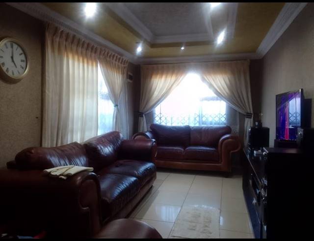 3 BEDROOM HOUSE FOR SALE IN WINDMILL PARK
